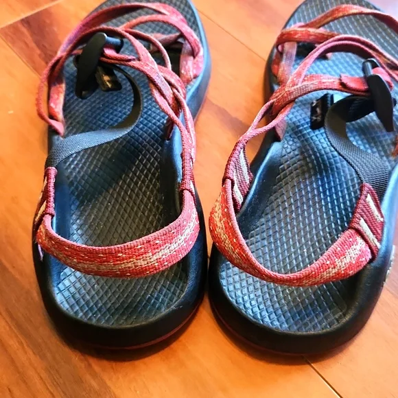 Chacos Size 8 Sandals - Picture 4 of 4